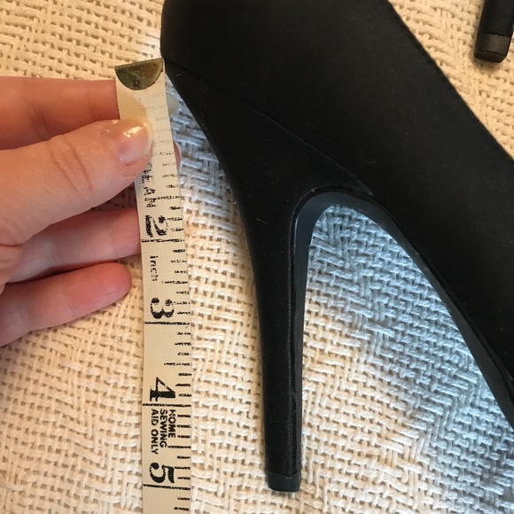 5 inch Satin Material Heels - size 9, Colin Stuart - Picture 9 of 9